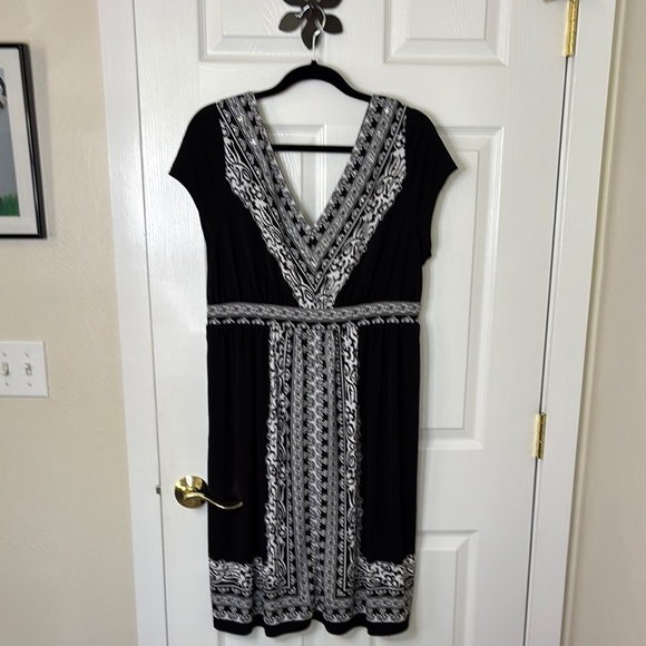 Madison Deep V Front and Back Black and White Beaded Comfortable Dress Size XL - Picture 1 of 7